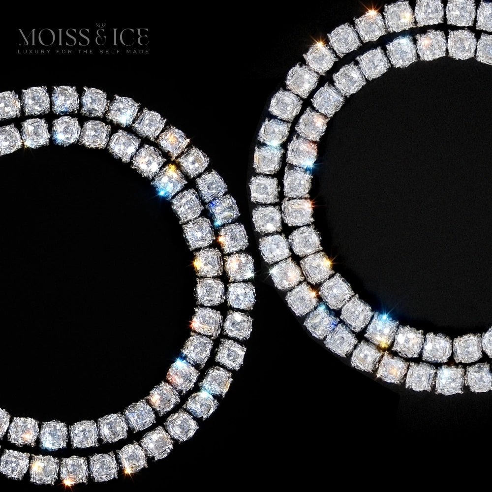 Real VVS2 color e - Lab Grown Diamonds Close up on Tennis chain and bracelet by Moiss and Ice Canada