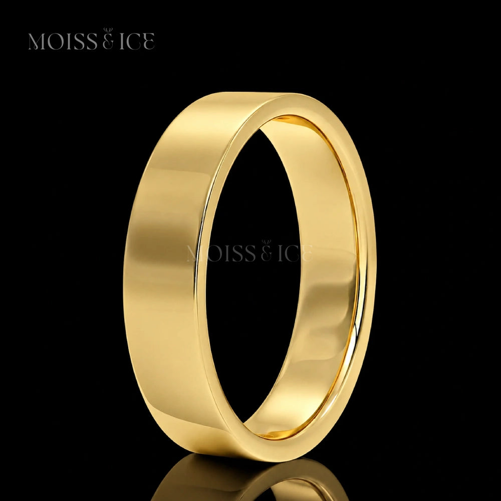 Side view - Men's Wedding band Polished in Gold with Comfort Fit  | The Vivaan by Moiss & Ice Canada