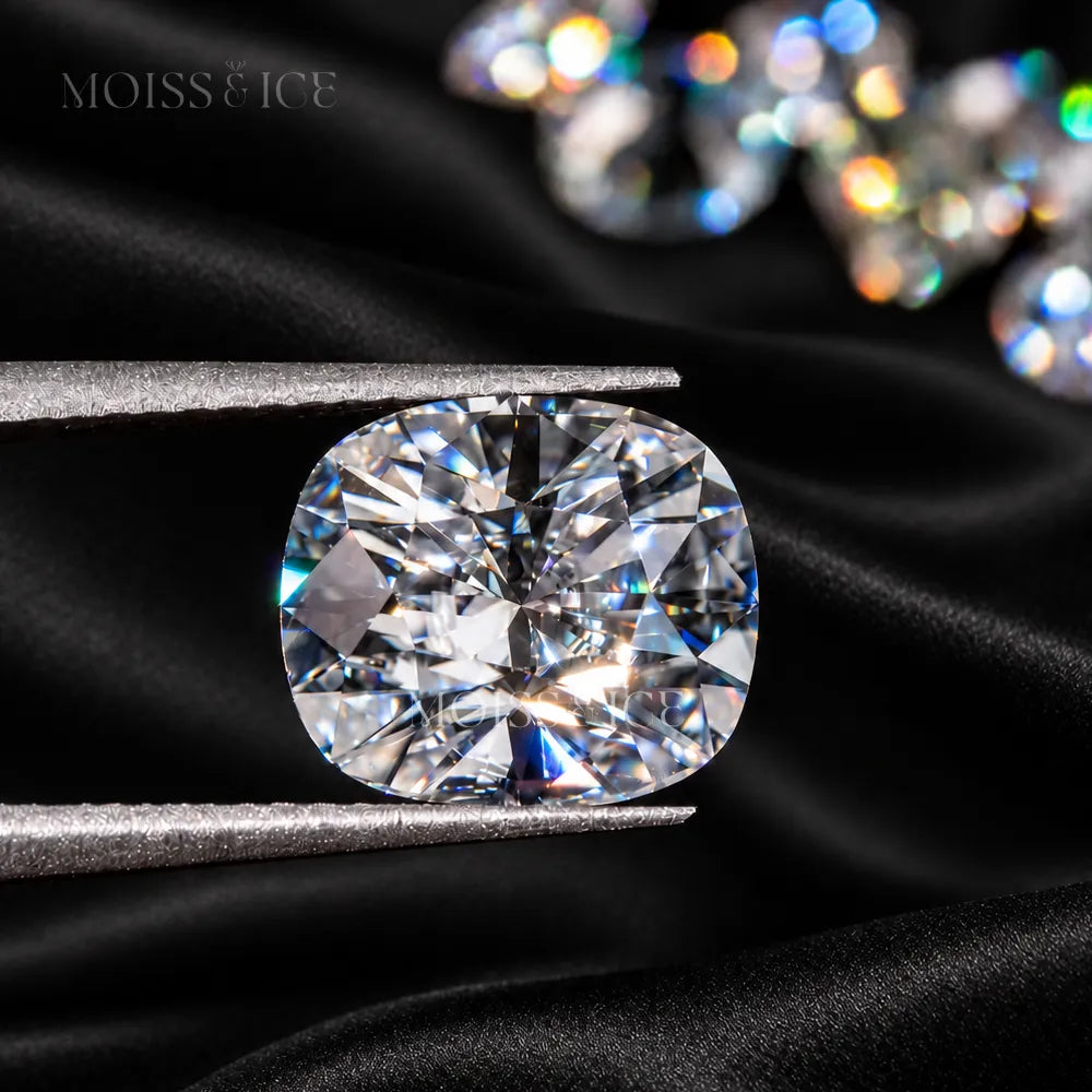 Brilliant cushion cut lab-grown diamond for an engagement ring - Moiss & Ice Canada