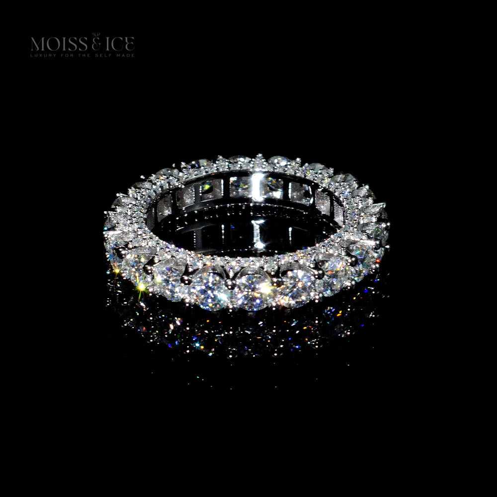 Elegant eternity ring with sparkling moissanite stones by Moiss & Ice Canada.